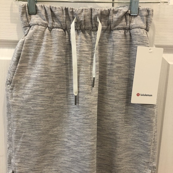 NWT Lululemon On The Fly Skirt- size 4 - Picture 1 of 6